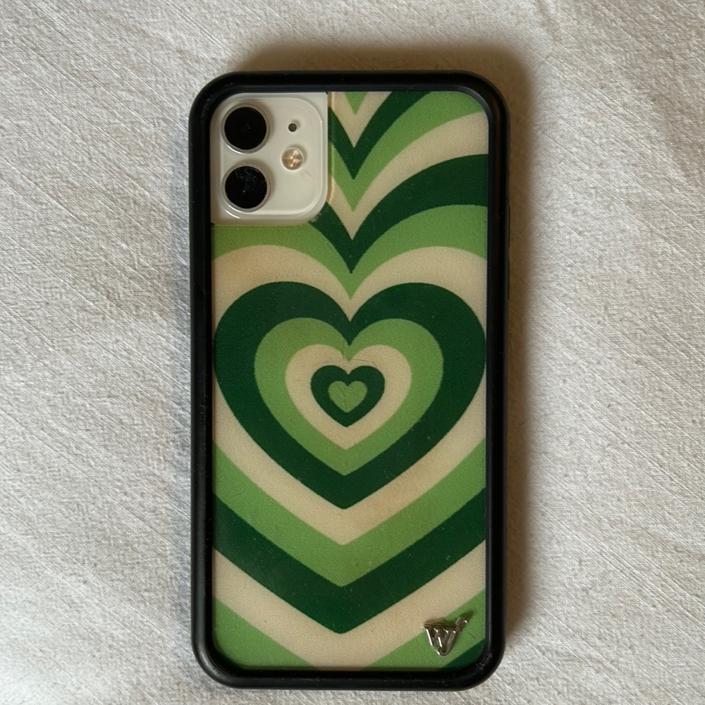 Green and white heart wildflower phone case. I phone 11.